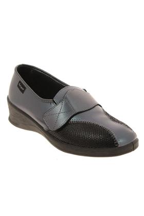 CHAUSSURE CUIR AVEC VELCRO